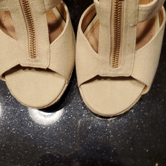 14th & Union Wedge Sandals - Picture 3 of 6